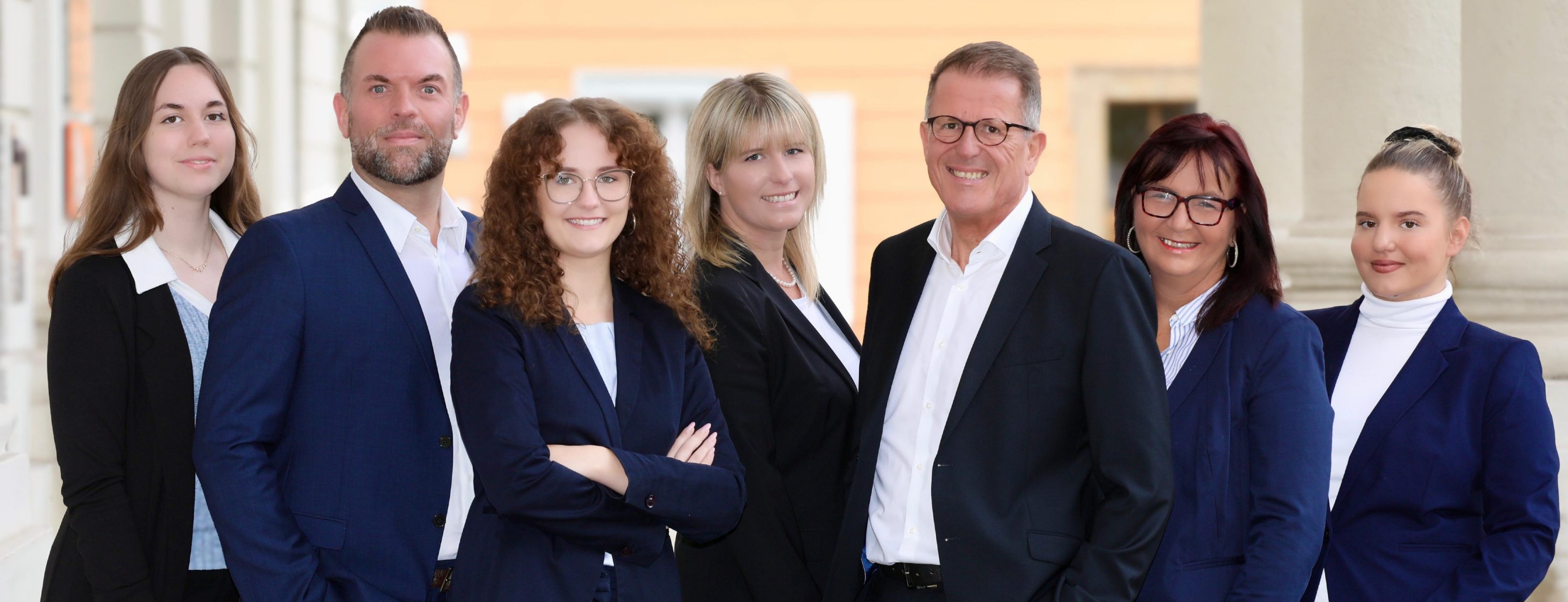 Allianz Versicherung Lisa Brückl Neutraubling - allianz_generalvertretung_lisa_brueckl_gruppenfoto