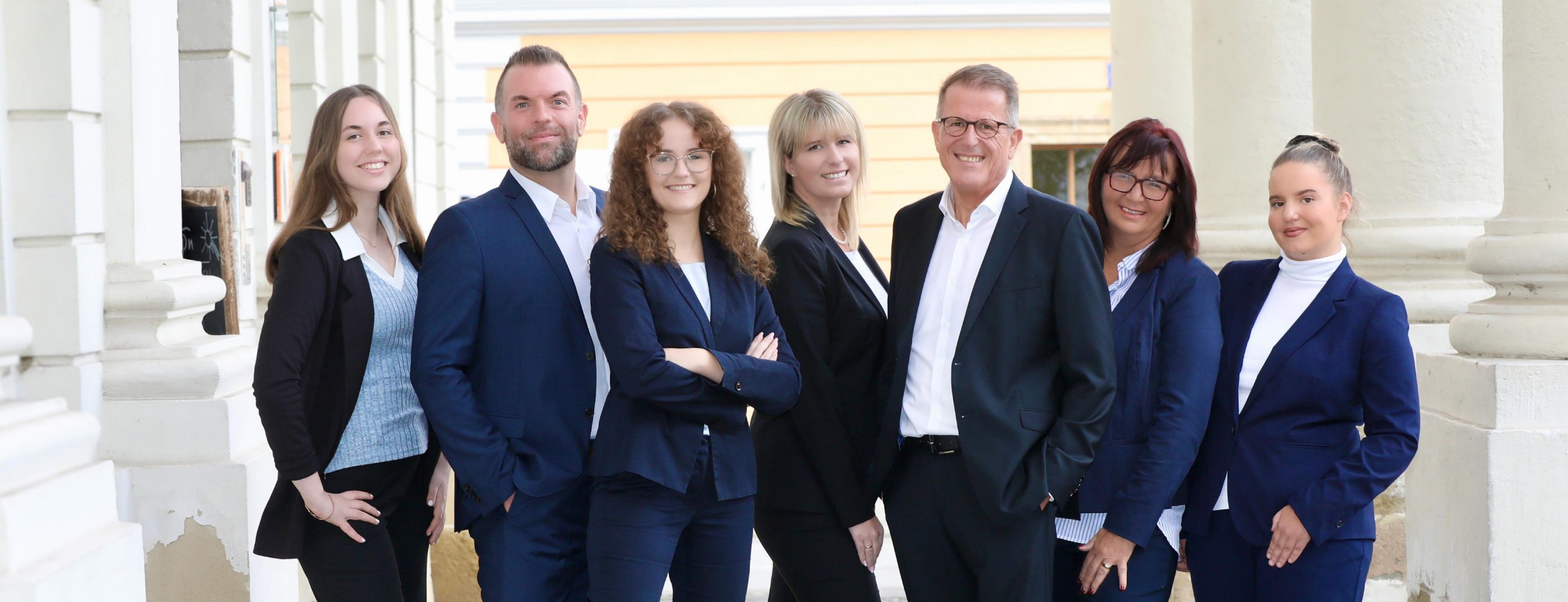 Allianz Versicherung Lisa Brückl Neutraubling - allianz_generalvertretung_lisa_brueckl_gruppenfoto