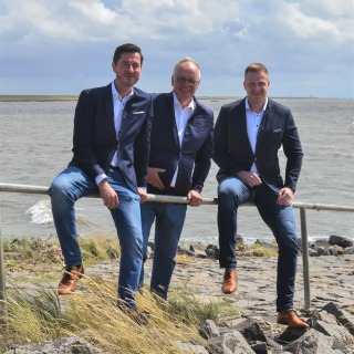 Allianz Versicherung Groth und Stoltz OHG Heide - Gruppenbild Heinz Hell, Philipp Groth & Robert Sto