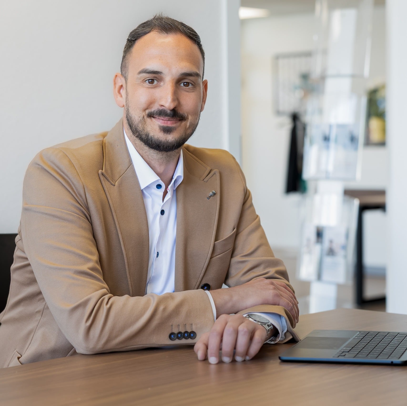 Allianz Versicherung Mohr und Vees GbR Winterbach - Agenturleiter Robin Mohr