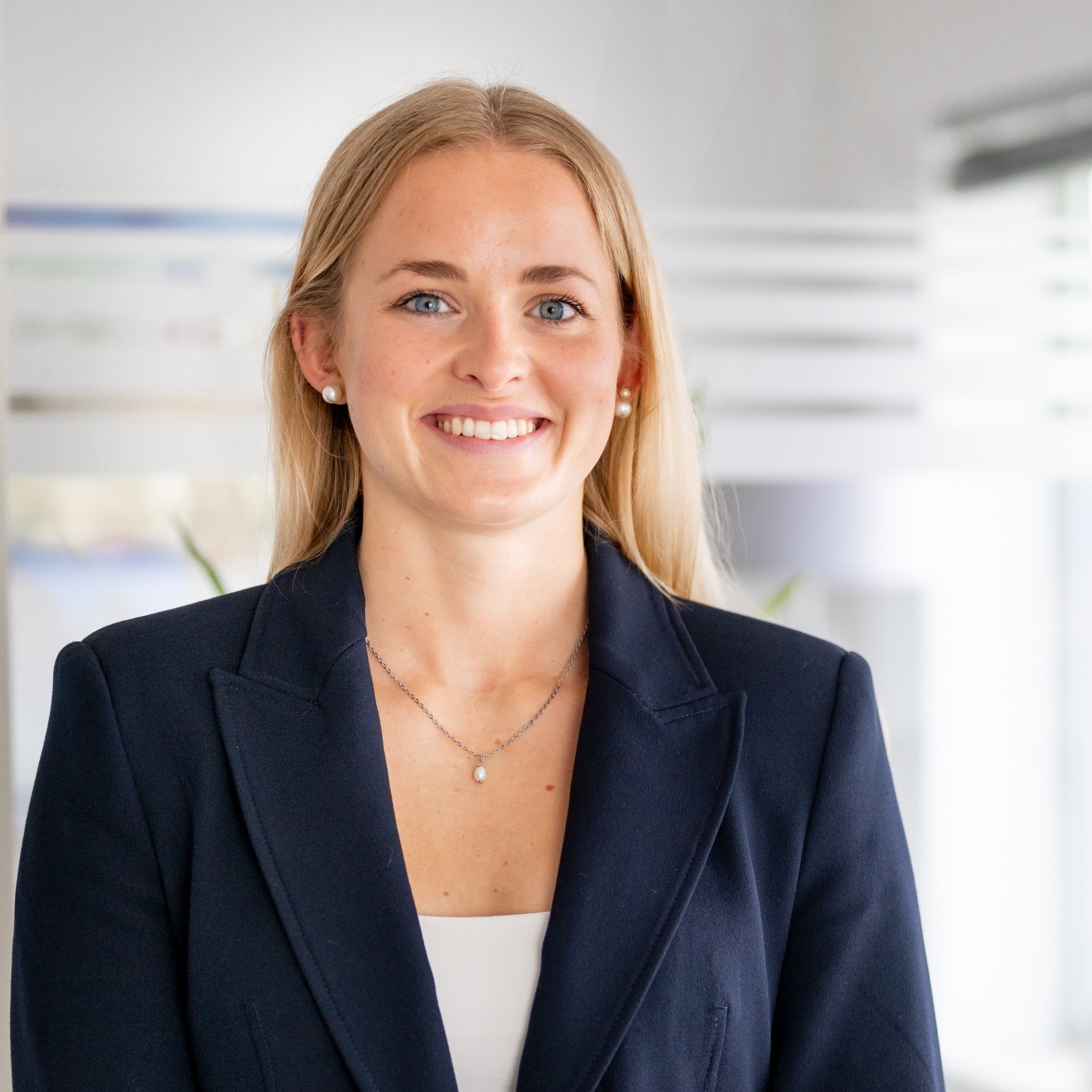 Allianz Versicherung Nicole Daferner Königsbrunn - Autoversicherung, Berufsunfähigkeitsversicherung