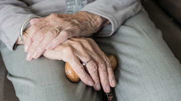 Allianz Versicherung Jakob Paulus Cham - Pflege Hände