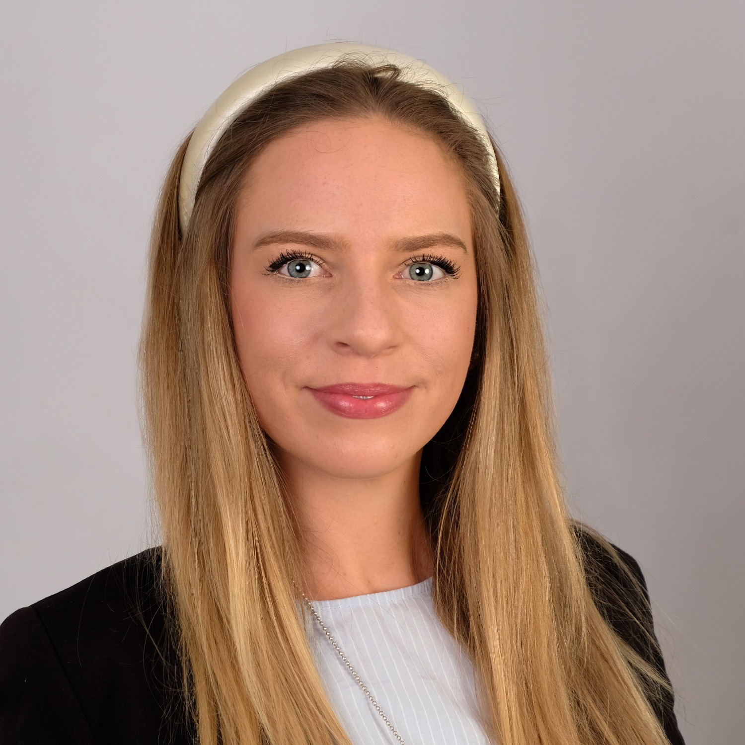 Allianz Versicherung Frank Pohlmann Germering - Jennifer Koudelka planethOme