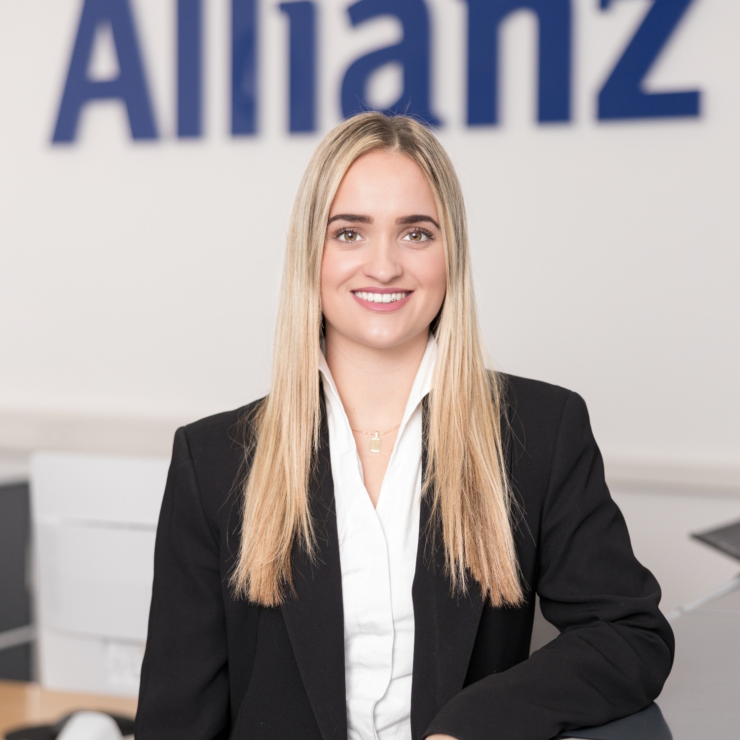 Allianz Versicherung Helmut Riepl Gersthofen - Laura Riepl Kundenberatung