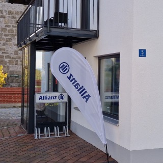 Allianz Versicherung Christian Scheitzeneder Taufkirchen - Unser Büro, neben der Kirche und dem Dorfwirt