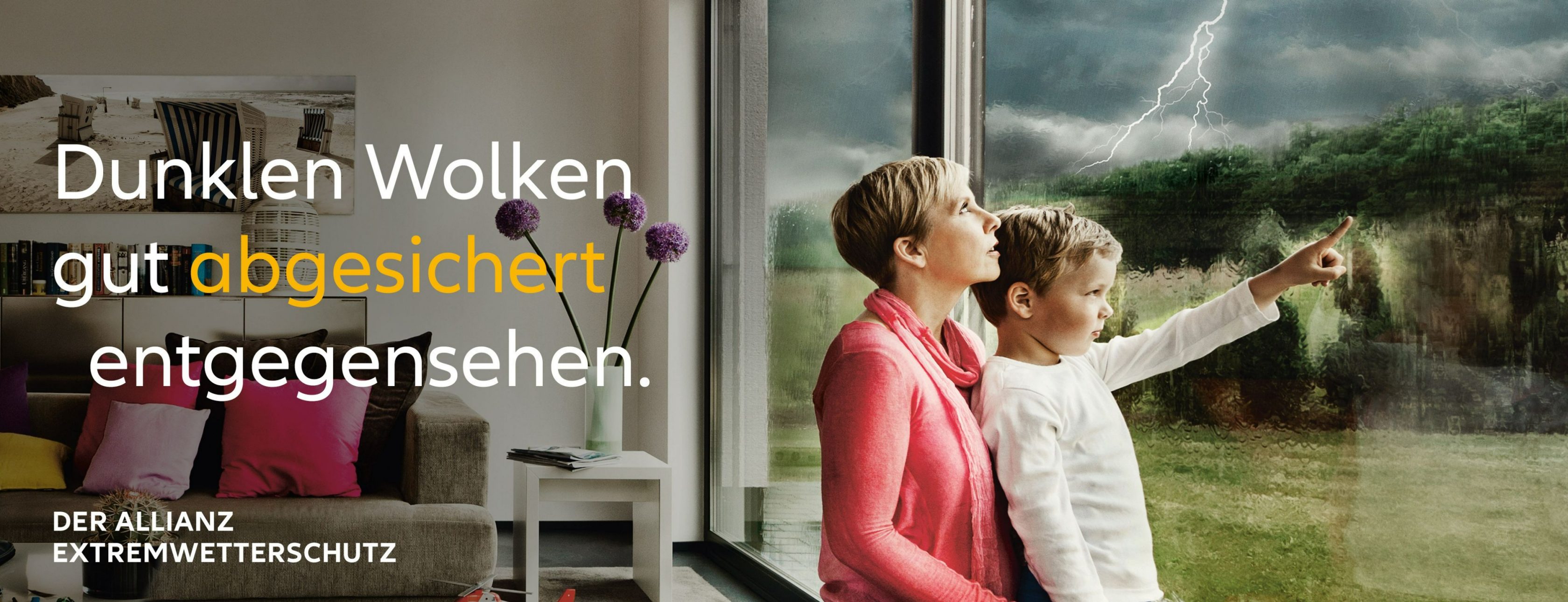 Allianz Versicherung Robert Spulak Germering - Mutter und Kind beobachten Unwetter 