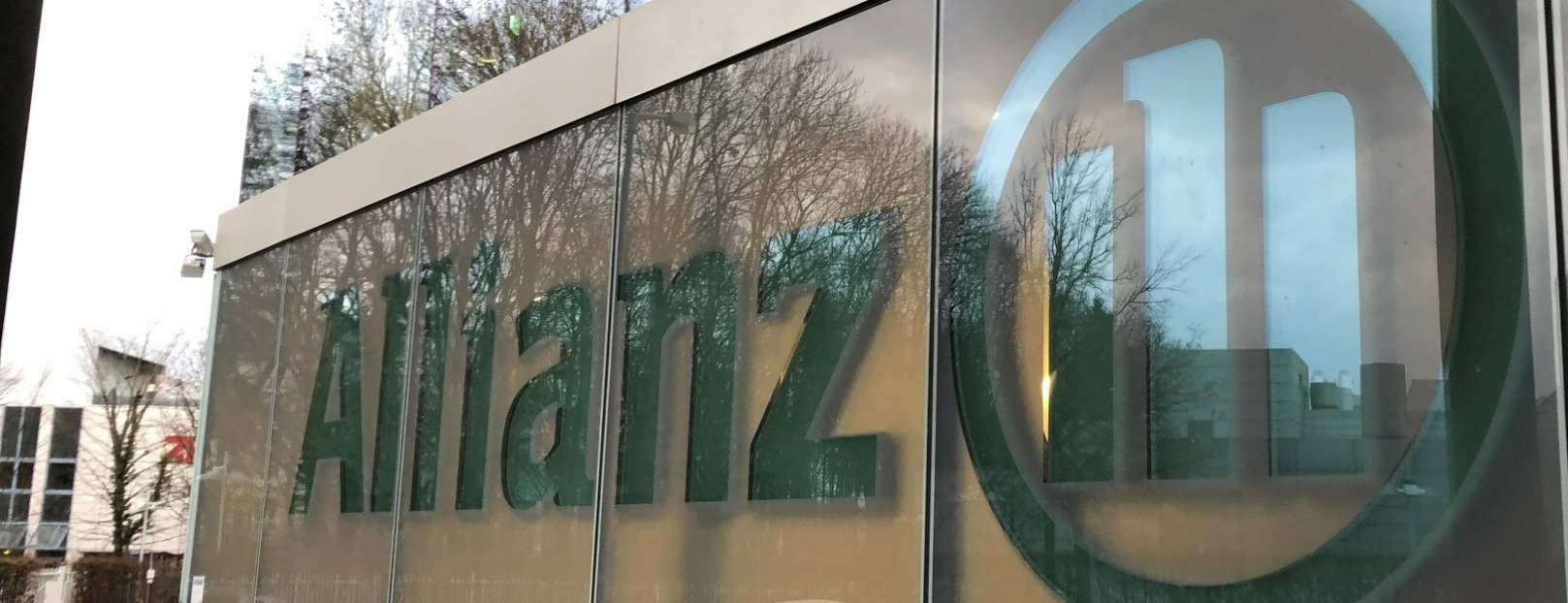 Allianz Versicherung Ute Tiedemann-Johannes e.Kfr. Wetzlar - Allianz  Logo im Fenster 