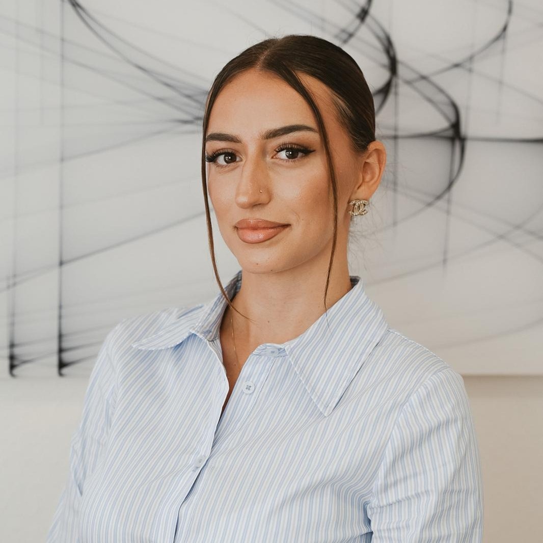 Allianz Versicherung Florian Volk Würzburg - Ariadna Marjinean