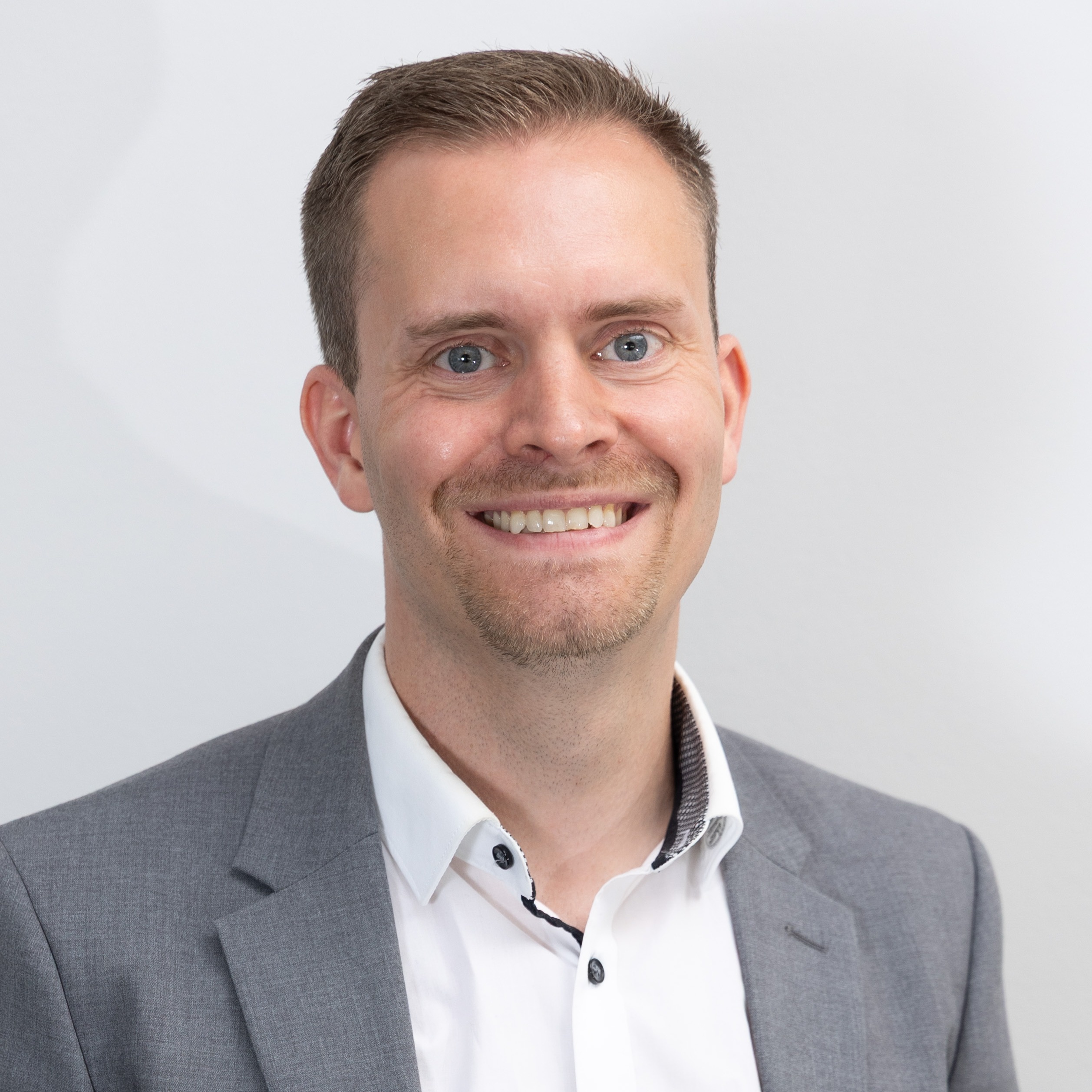 Allianz Versicherung Harald Bayer Kleinostheim - Patrick Wolf Portrait