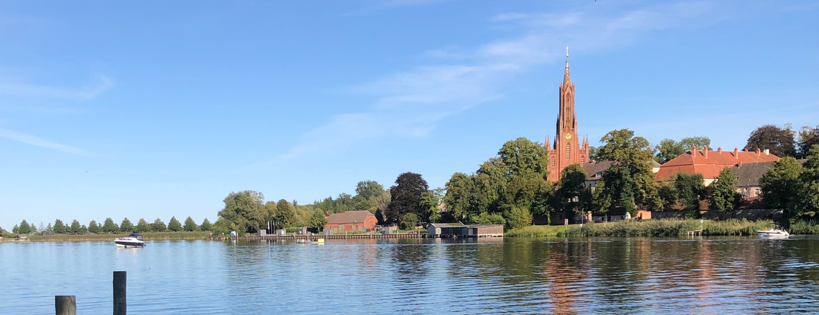 Allianz Versicherung Annett Jenning Malchow - Klosterkirche und Malchower See_Sommer