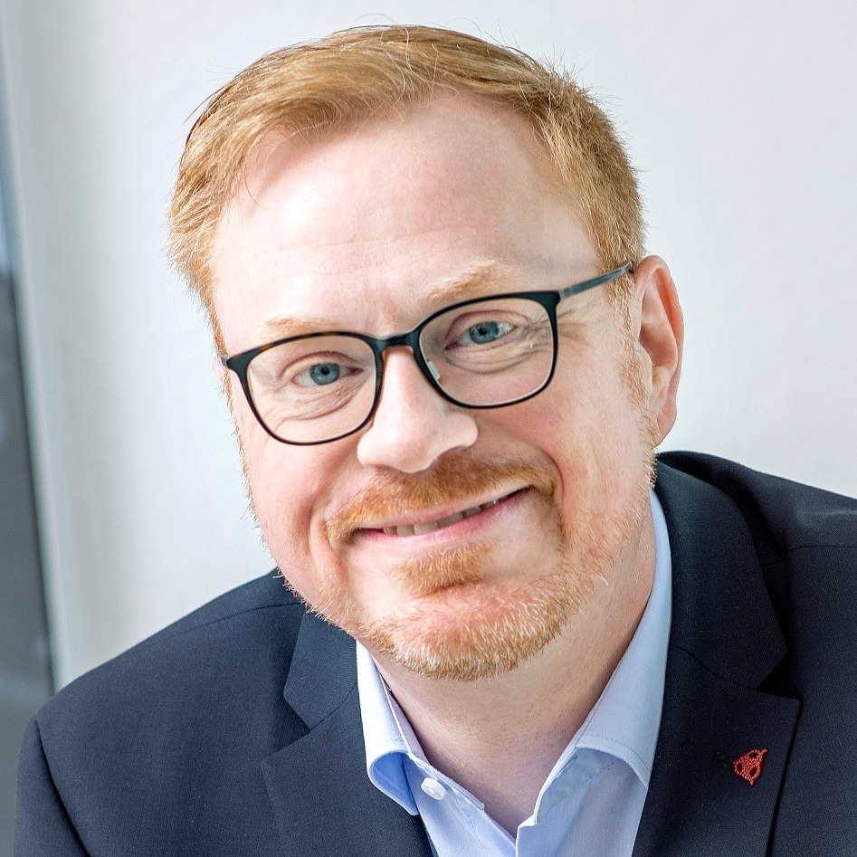 Allianz Versicherung Björn Kirbus Georgsmarienhütte - Björn am Rechner