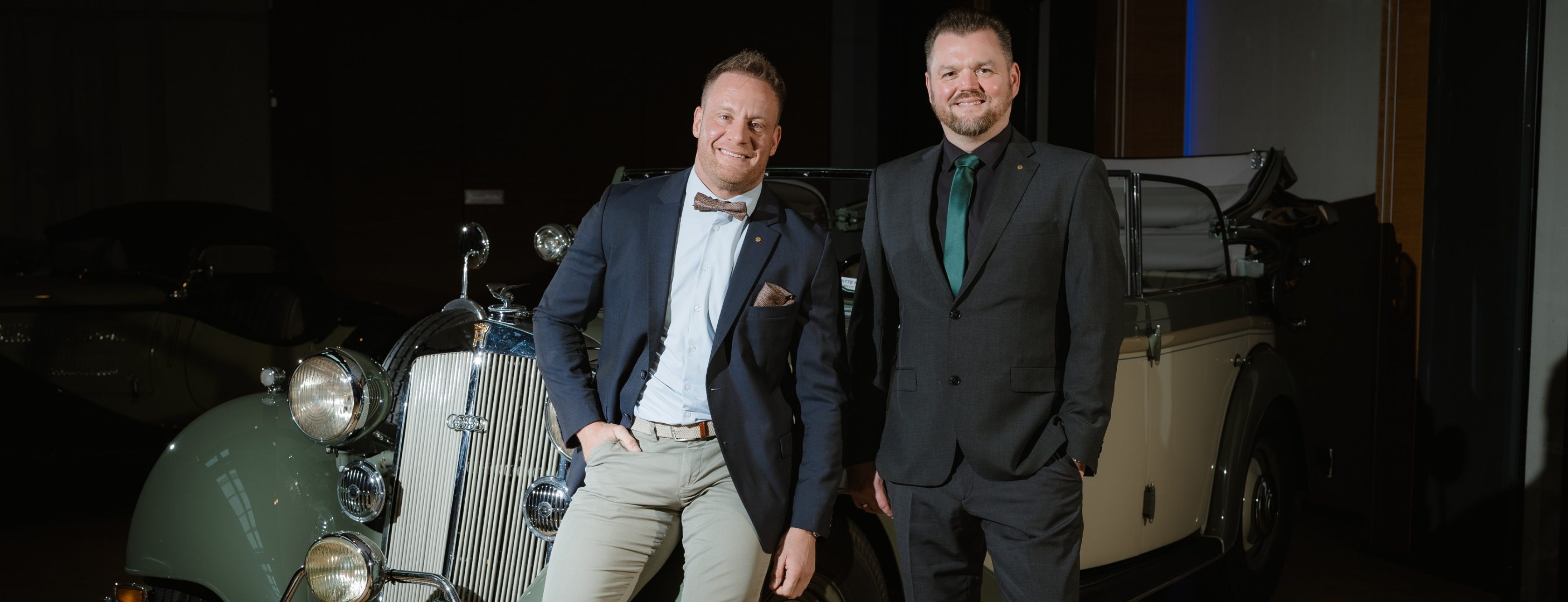 Allianz Versicherung Bleich und Zegenhagen OHG Wolfsburg - Männer, Oldtimer, Versicherung, Anzug, Krawatte,