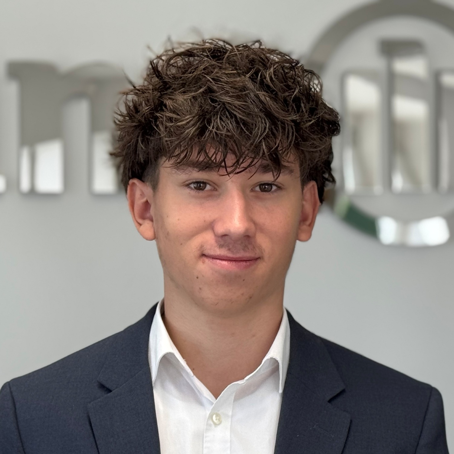 Allianz Versicherung Claudius Welzhofer Gundelfingen - Theo Faber