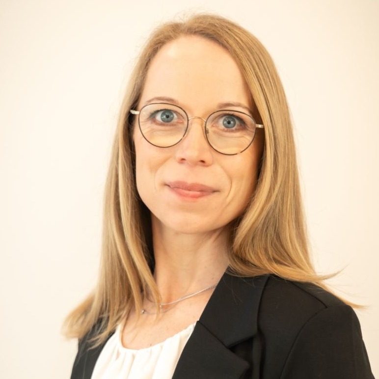 Allianz Versicherung Daniel Kielhorn Köthen Anhalt - frisch gebackene Kundenberaterin Nicole Schröter