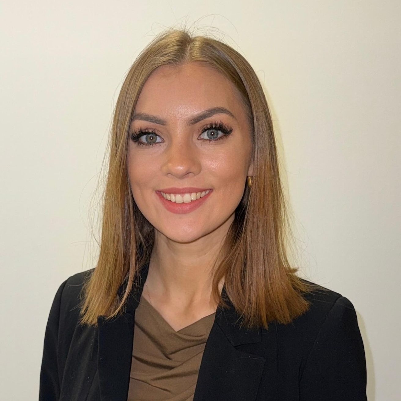 Allianz Versicherung Dennis Tschirschwitz Minden - Allianz Tschirschwitz Maria Bese Immobilienmakler