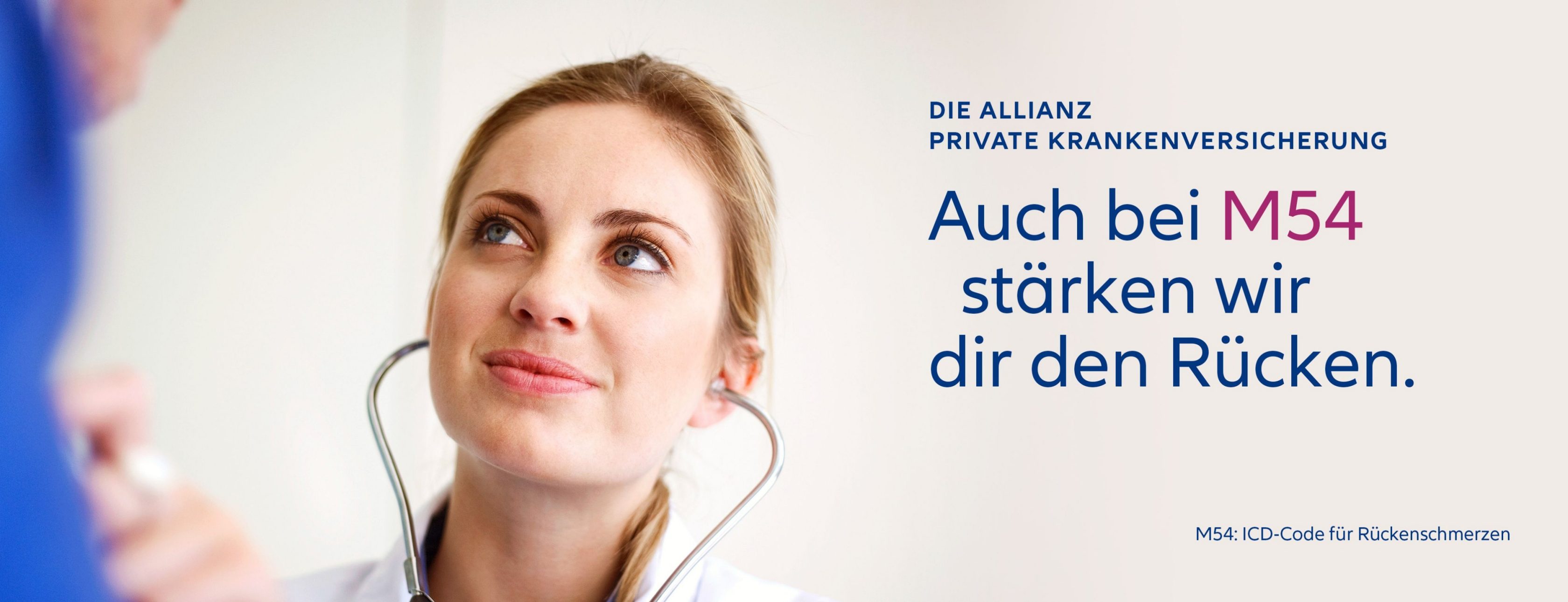 Allianz Versicherung Dirk Müllejans Aachen - Ärztin mit Stetoskop behandelt Patient