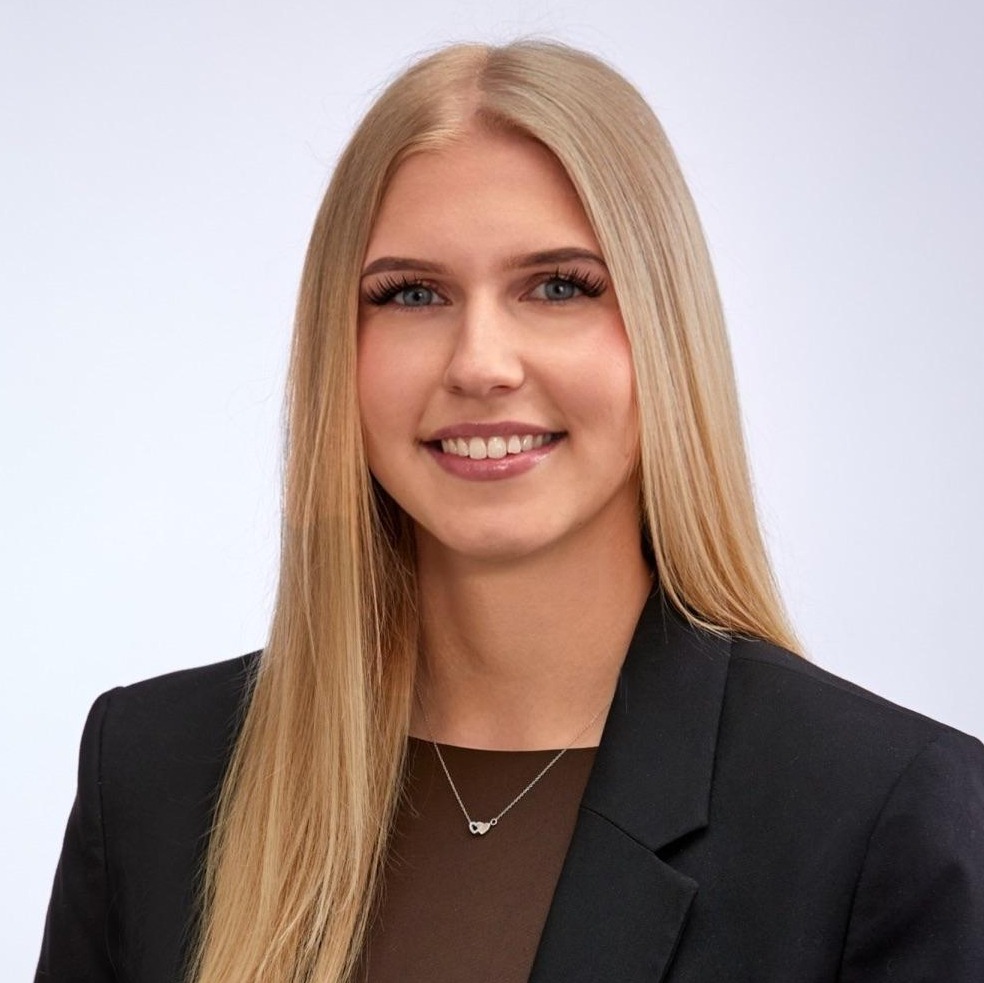 Allianz Versicherung Finanzkontor Riccius und Kul OHG Rellingen - Alina Kincses Expertin für Unfallversicherung 