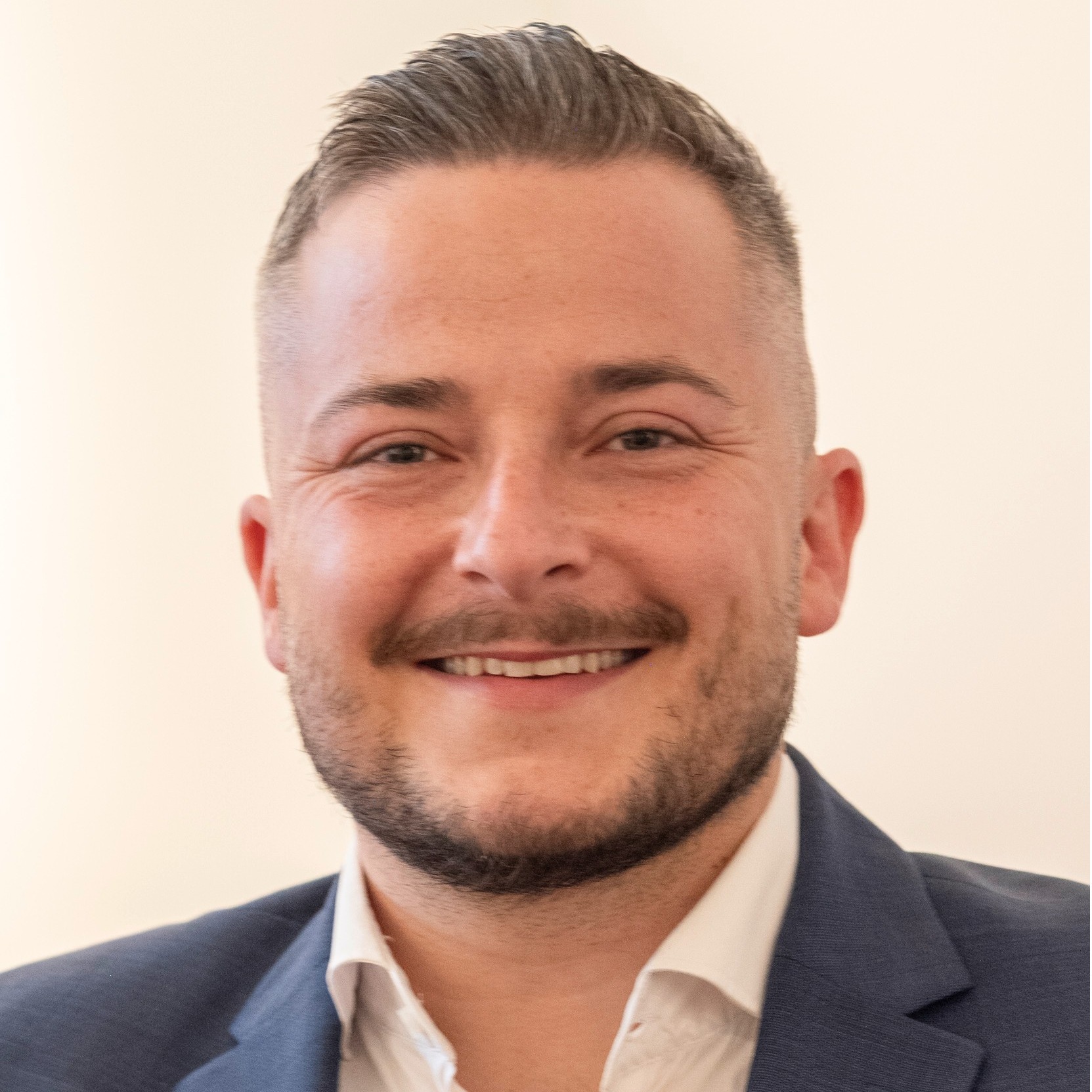Allianz Versicherung Oliver Raab Stuttgart - Dominik Neuffer
