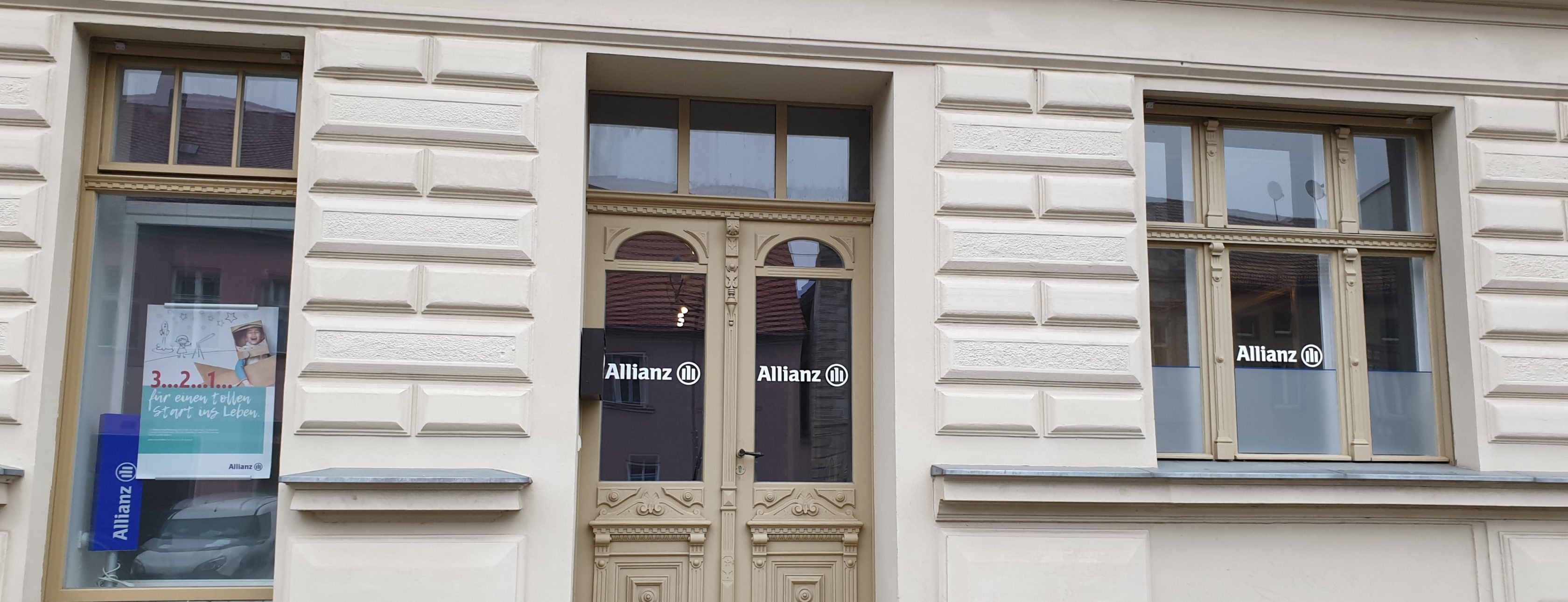 Allianz Versicherung Julia Gelbke Dahme/Mark - Frau vor Windrad Lebensversicherung Allianz