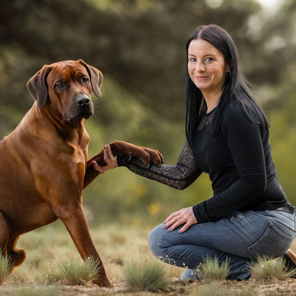 Allianz Versicherung Kuhn und Schindl OHG Landsberg am Lech - Miriam Greco Vertriebsassistentin Hunde Allianz