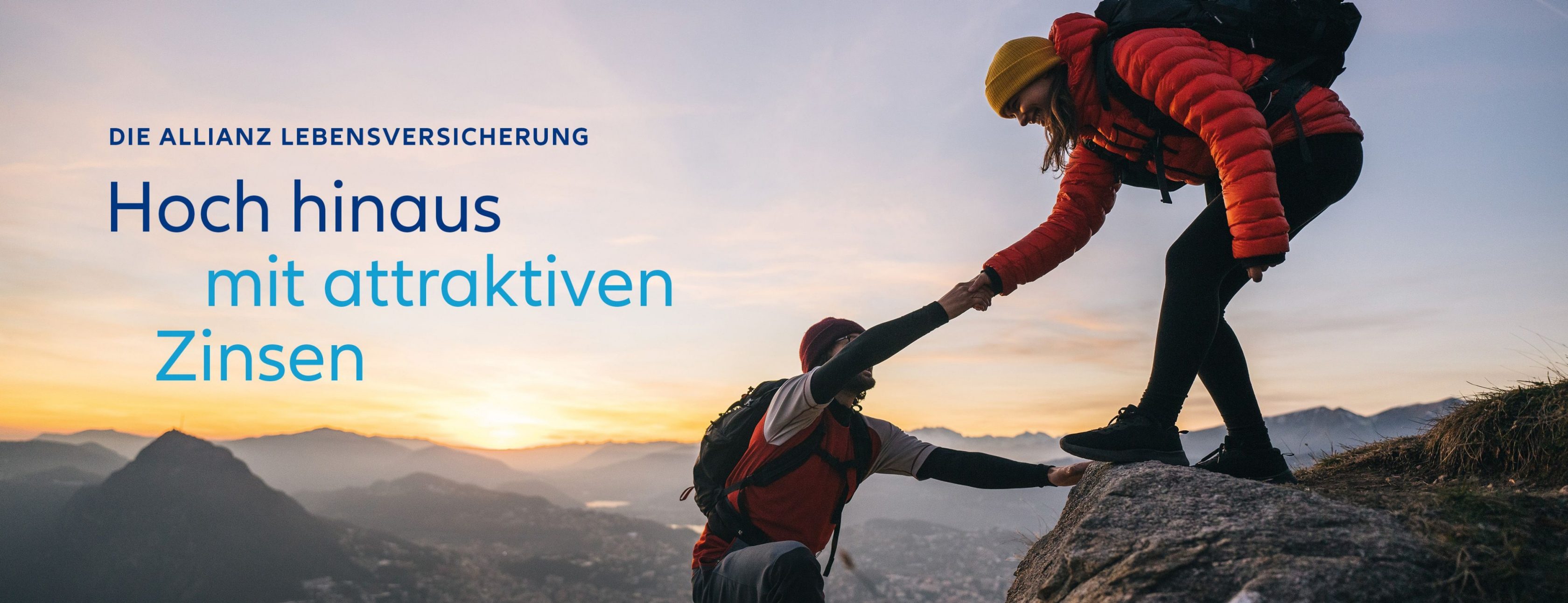 Allianz Versicherung Malsor Ademi Berlin - Paar hilft sich beim Bergsteigen