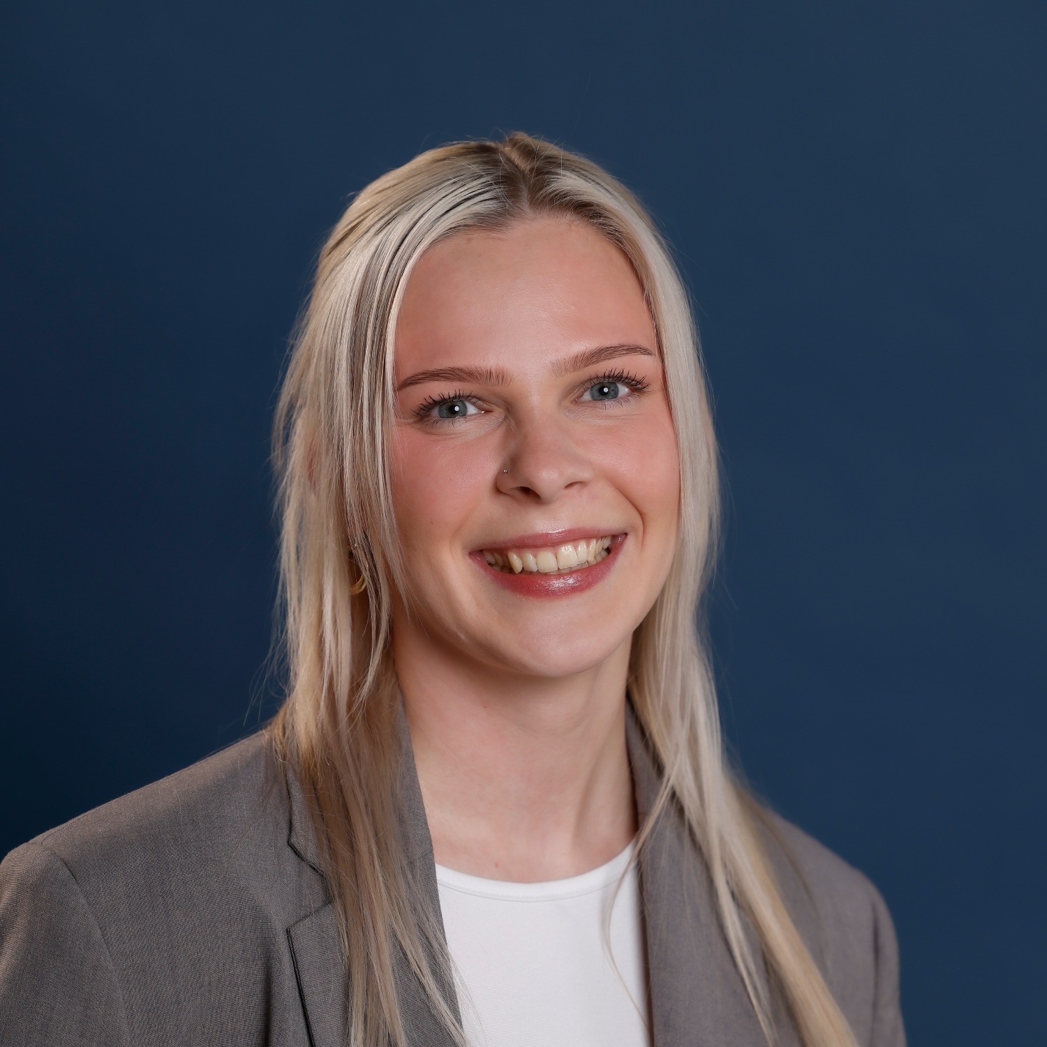 Allianz Versicherung Mike Damme Dresden - Sina-Marie Stummer Mitarbeiterin der ABV AG - GS Dresden