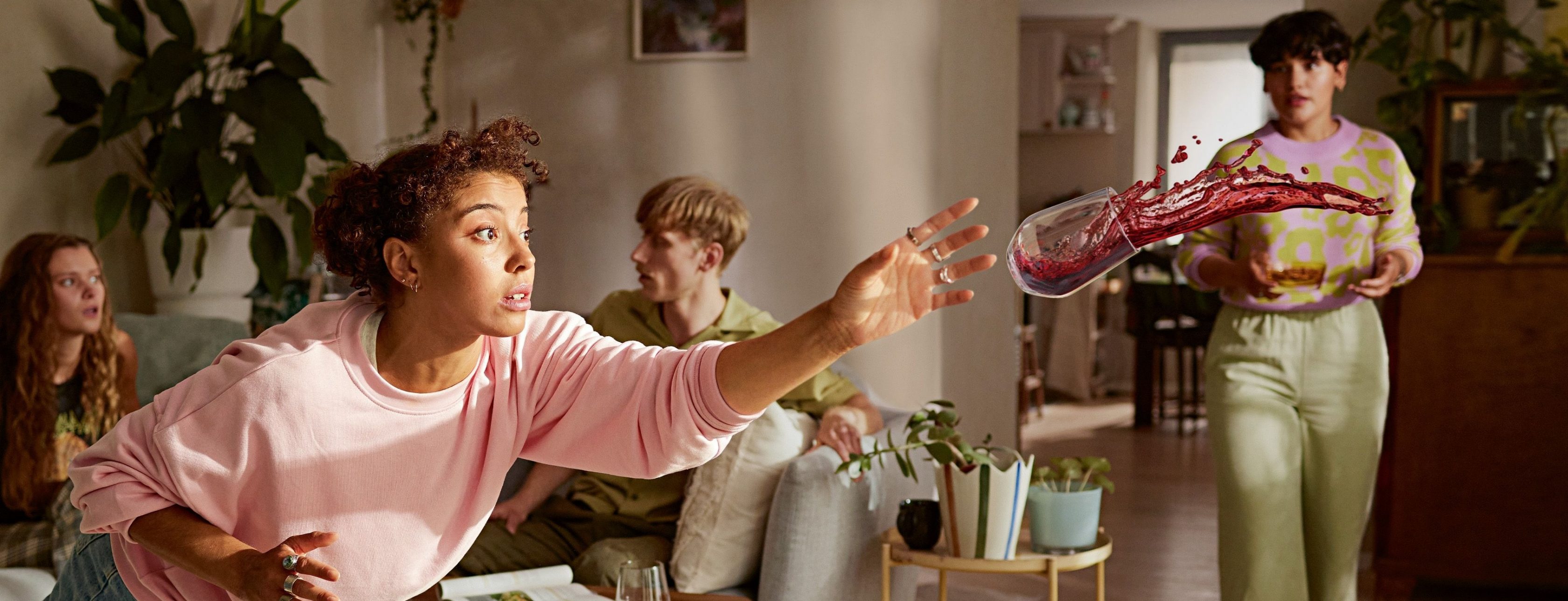 Allianz Versicherung Mohamed Amer Nahas Berlin - fRAU SPIELT MIT vr-bRILLE