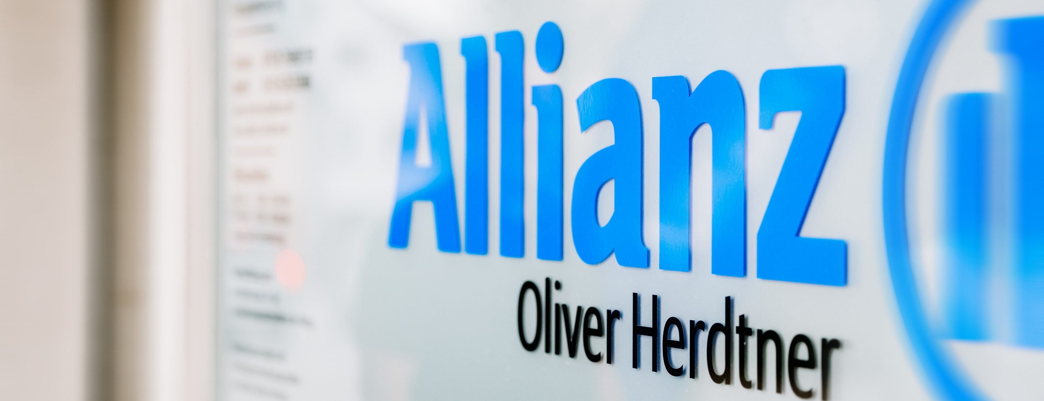 Allianz Versicherung Oliver Herdtner Kirchentellinsfurt - Schaufensterbeschriftung