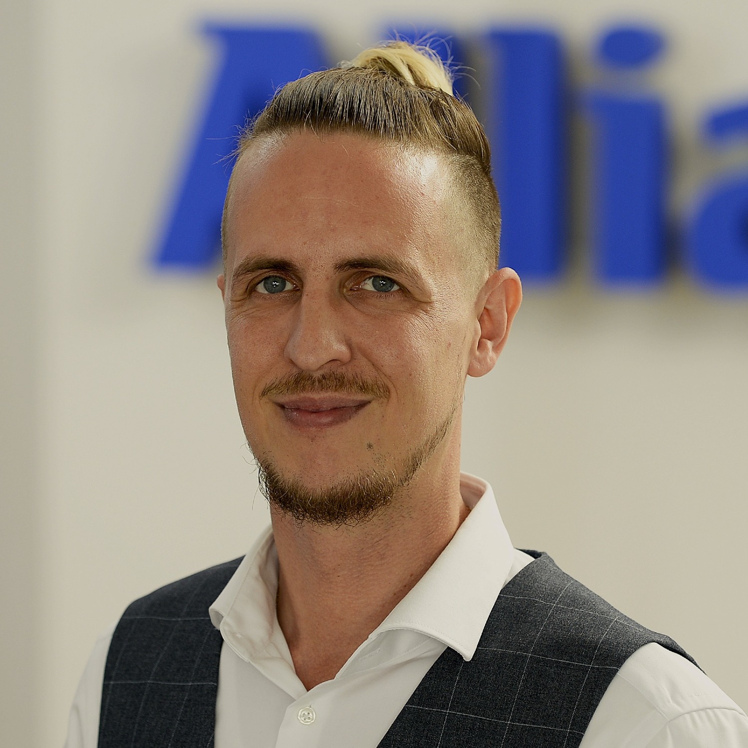 Allianz Versicherung Robert Sterflinger Düsseldorf - Felipe Virgili