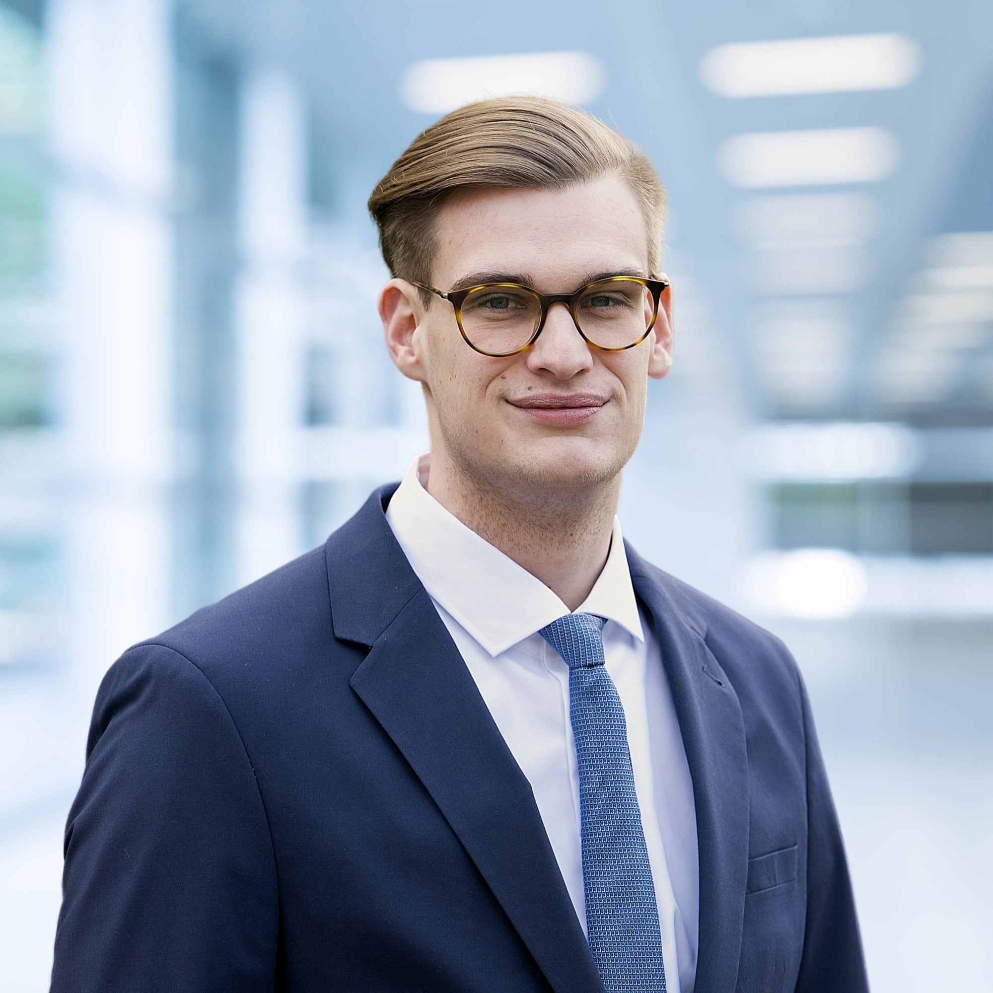 Allianz Versicherung Sabrina Desiree Cavdar Düsseldorf - Philip Erfurth
