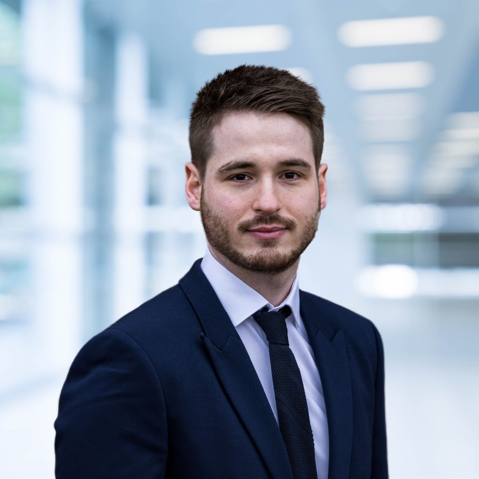 Allianz Versicherung Sabrina Desiree Cavdar Düsseldorf - Justin Awad