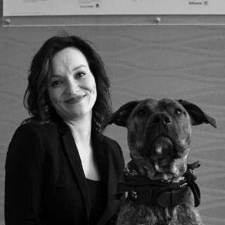 Allianz Versicherung Stefanie Hasse Bitterfeld-Wolfen - Agenturinhaberin Stefanie Hasse mit Hund Buddy