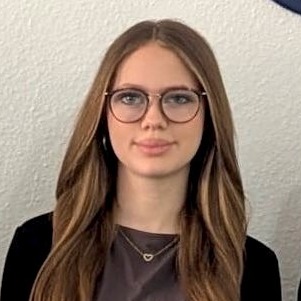Allianz Versicherung Sven Majuntke Köthen Anhalt - Bild der Auszubildenen Emily Majuntke