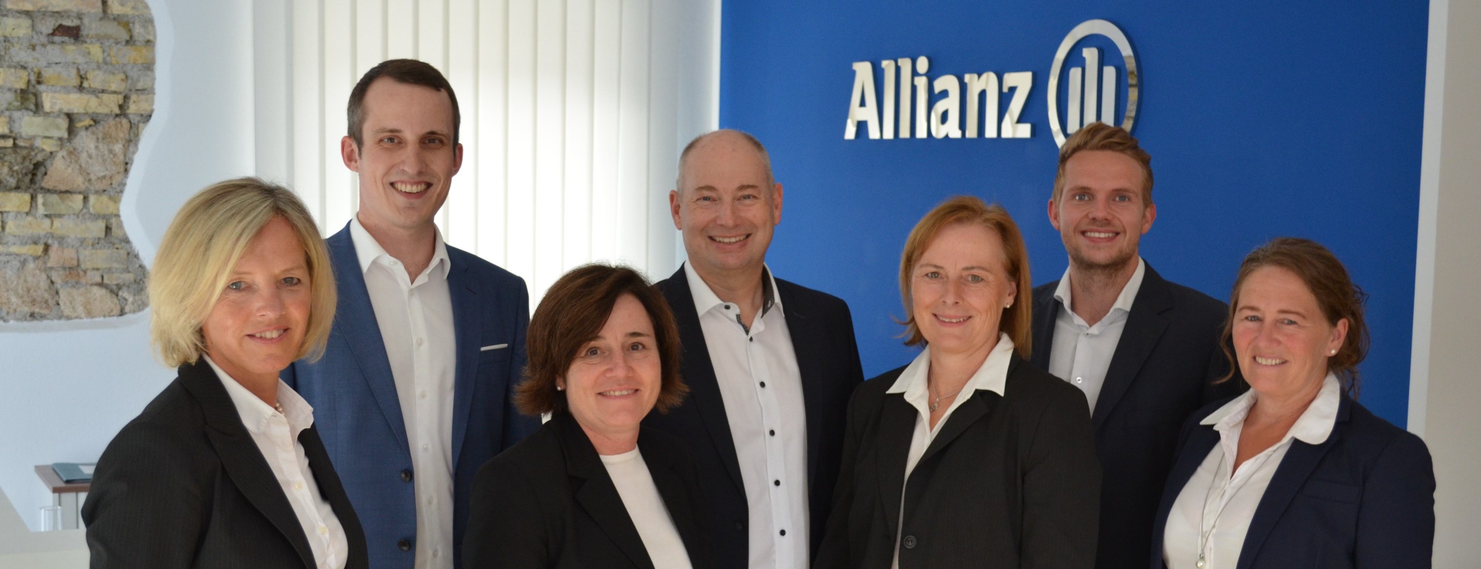 Allianz Versicherung Manfred Thalmaier e.K. Miesbach - Team im Anzug 2025