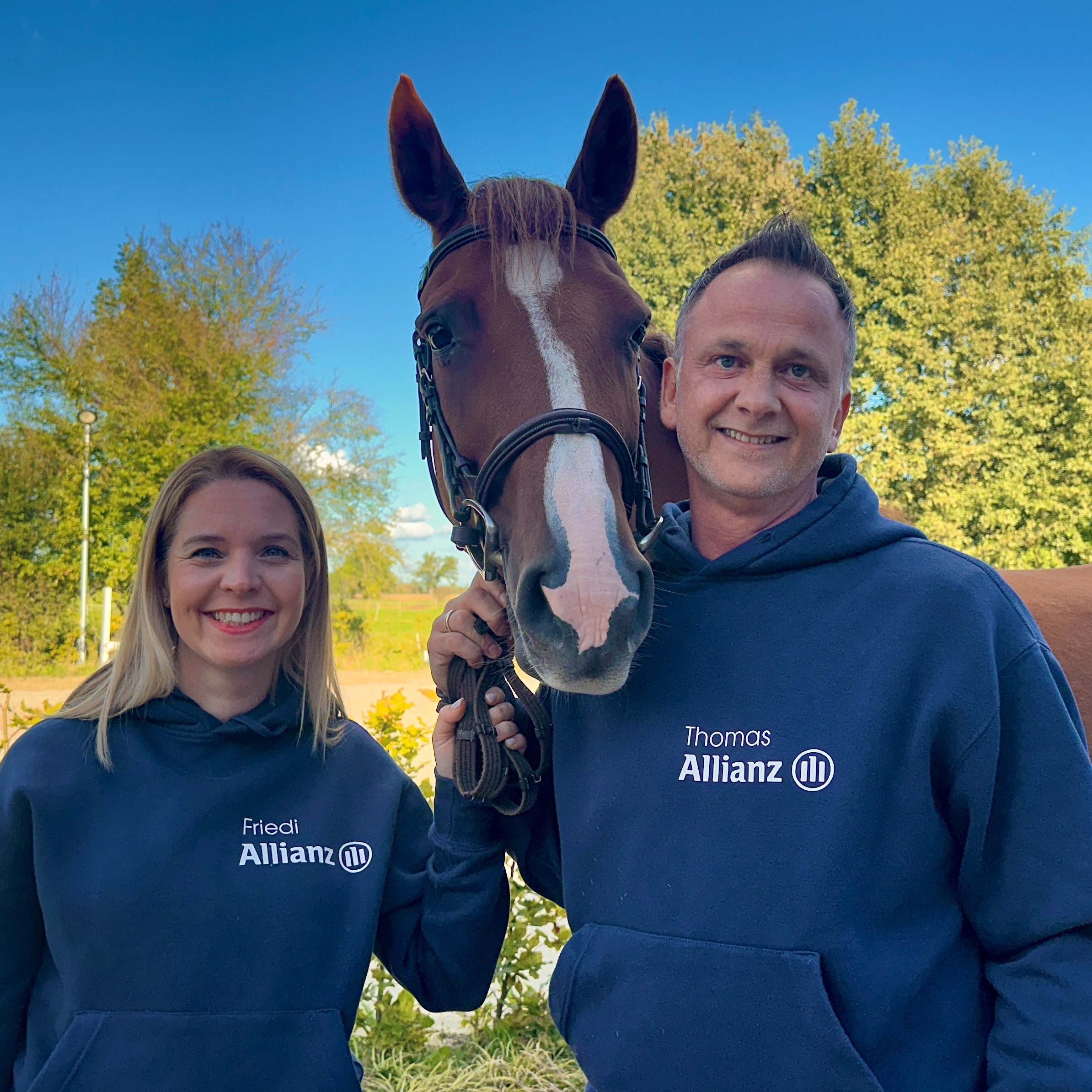 Allianz Versicherung Thomas Logemann Bremen - Thomas und Friedi mit Pferd