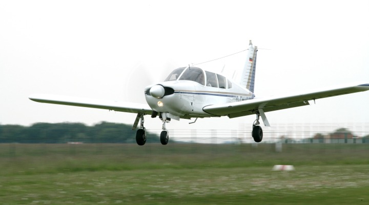 Allianz Versicherung Döscher OHG Cuxhaven - Flugzeug Cessna CSL 