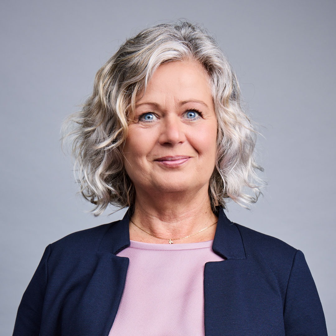 Allianz Vertriebsassistentin Heike Schmitt Allianz Versicherung Tomas Catak Stein - Allianz Vertriebsassistentin Heike Schmitt