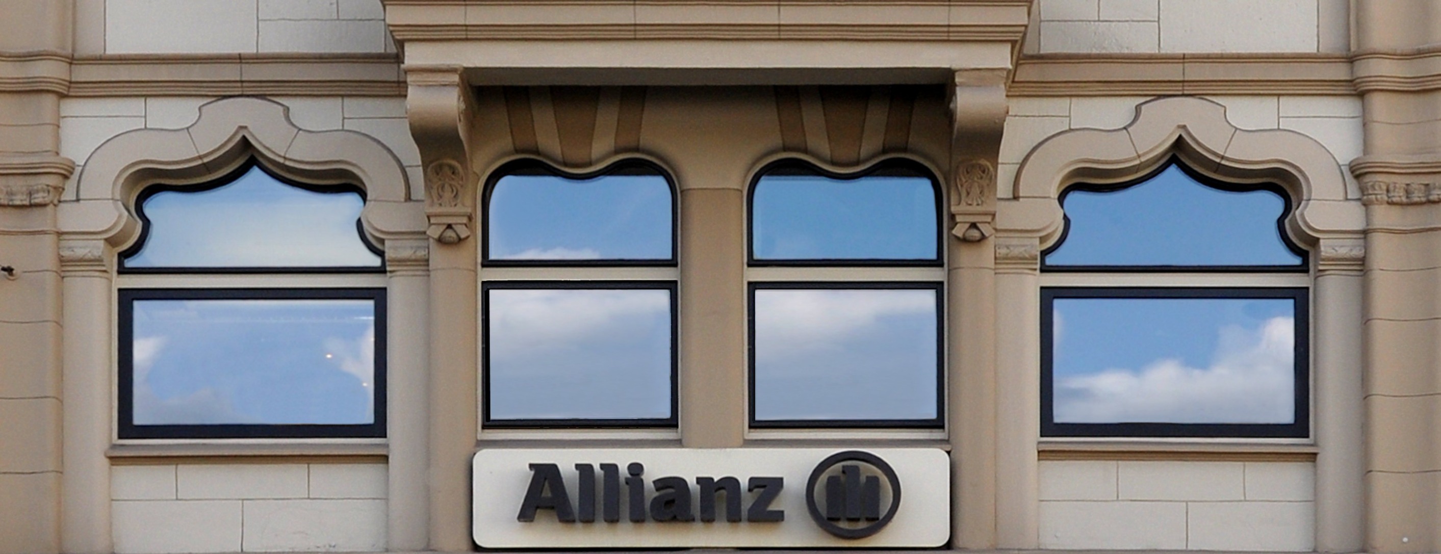 Allianz Versicherung Generalvertretung Tzitis und Calero oHG Düsseldorf - Ihre Allianz Agentur 