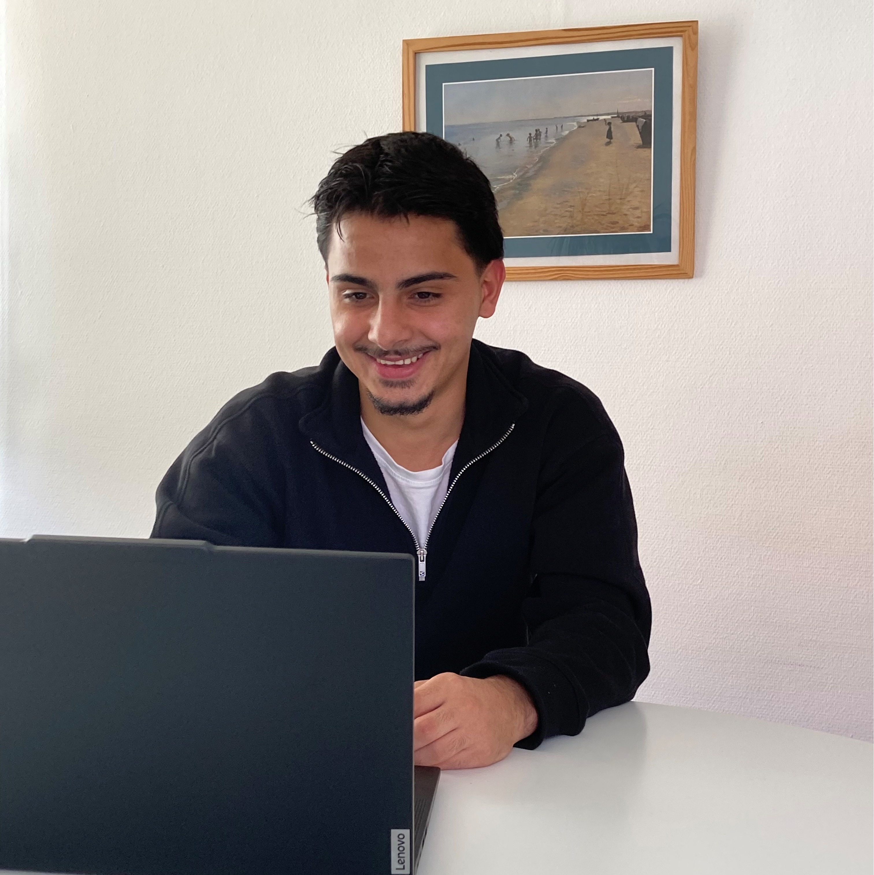 Auszubildender Mohamed Alsindi Allianz Versicherung Börje Voss Neustadt-Glewe - Auszubildender Mohamed Alsindi
