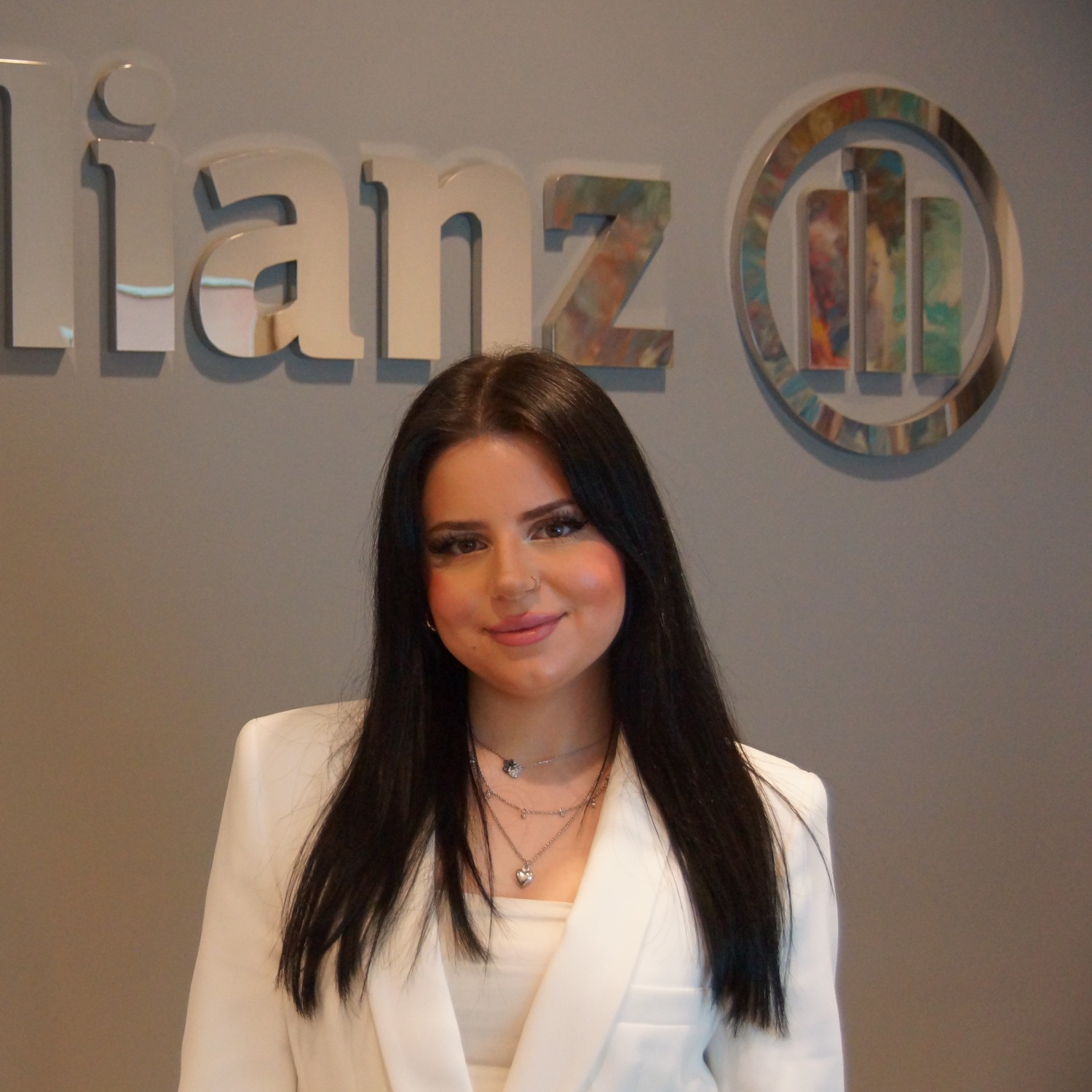 Allianz Versicherung Wirz OHG Köln - Erva Öztürk Kundenberaterin Allianz Wirz OHG Köln